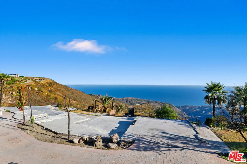 Photo of 23010 Saddle Peak Road