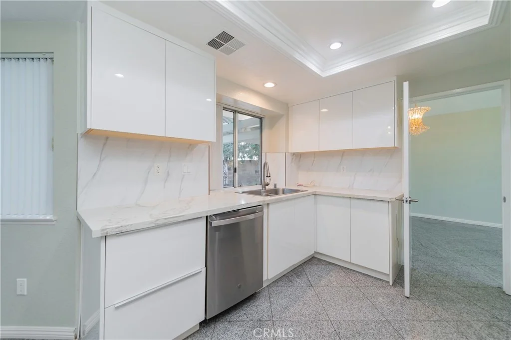 Photo of 21138 Valleyview