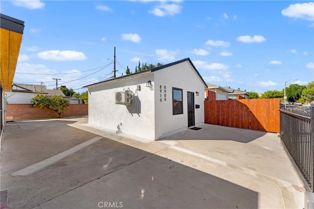 Photo of 8908 8910 Lev Avenue