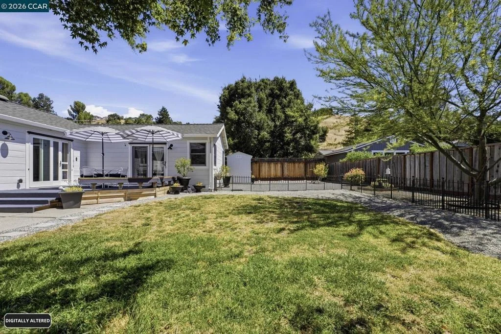 Photo of 8 Lander Dr