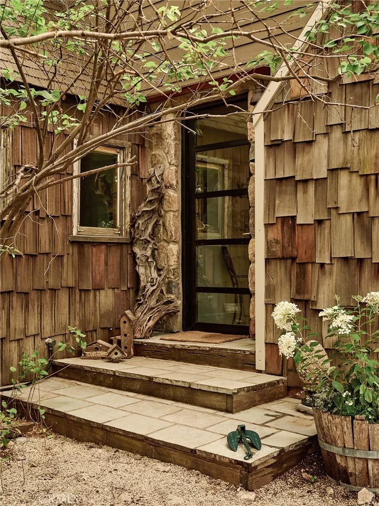 Photo of 255 Hemlock