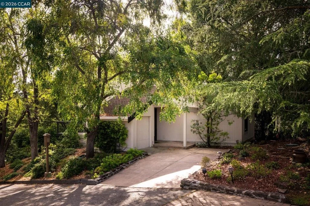 Photo of 2305 Saddleback Dr