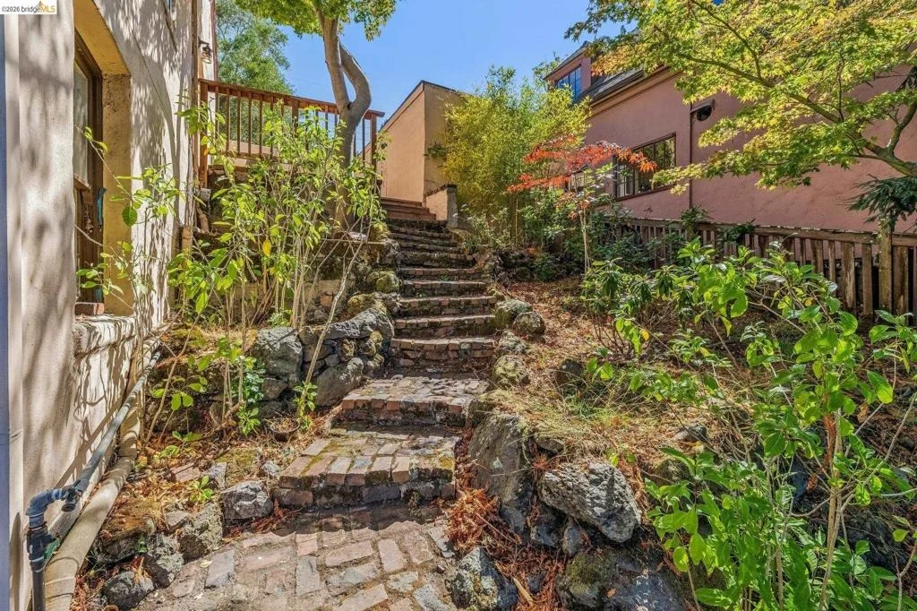 Photo of 1466 Scenic Ave