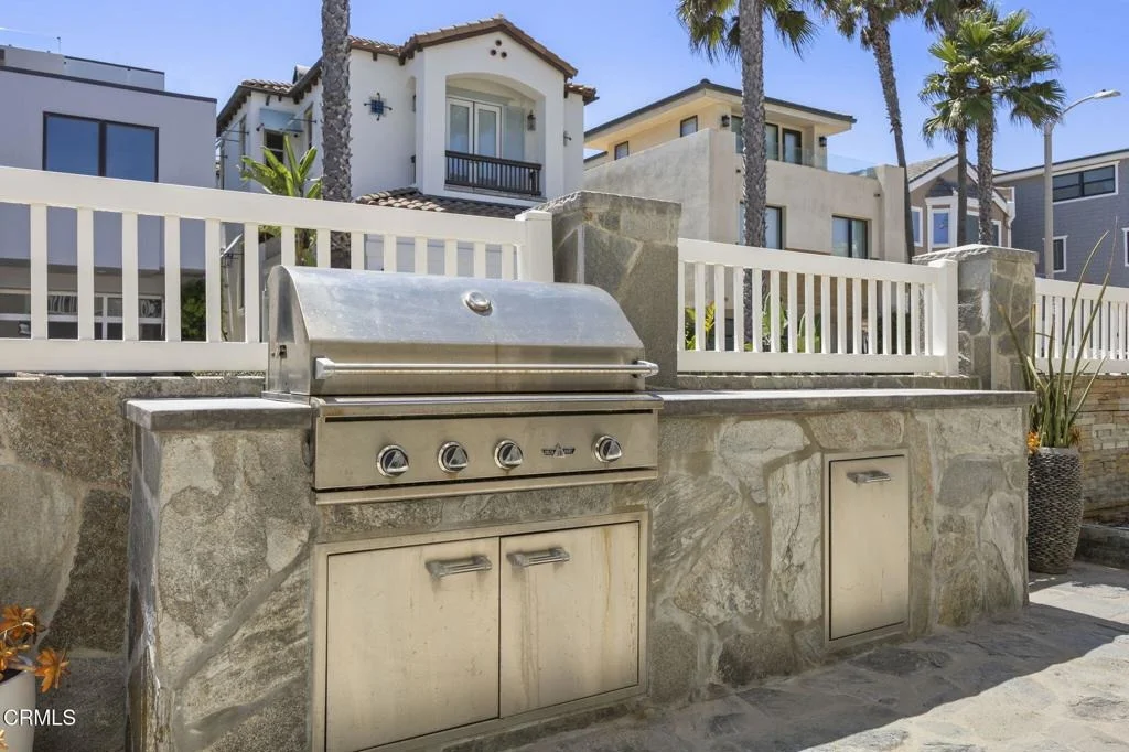 Photo of 1410 Marine Way