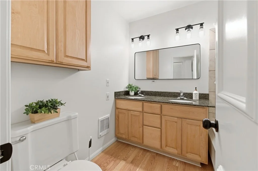 Photo of 3327 N Studebaker