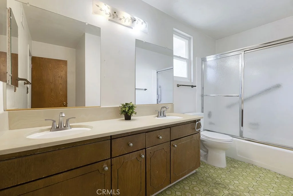 Photo of 10568 Des Moines