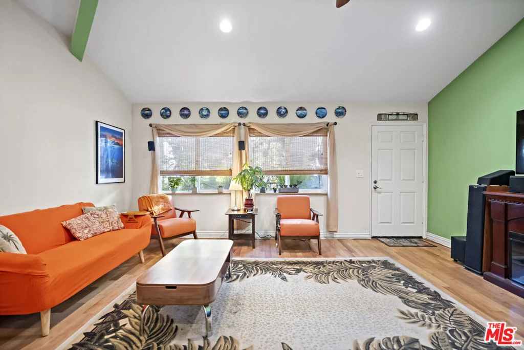 Photo of Unit 6 at 1100 Walnut Avenue