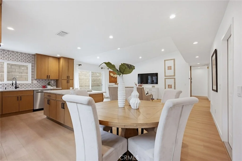 Photo of 7355 Vineyard Avenue