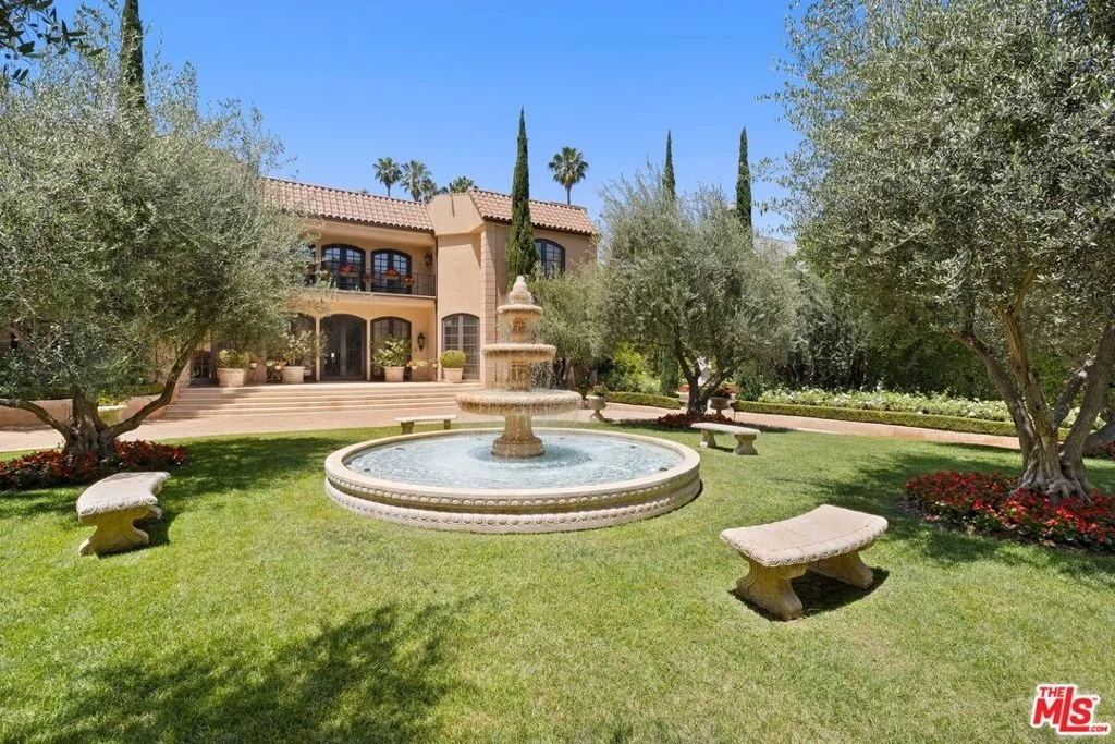 Photo of 9541 Sunset Boulevard