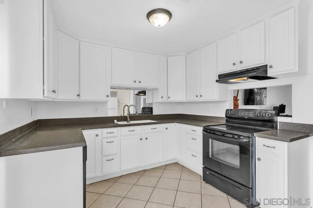 Photo of Unit UNIT3 at 888 Cherrywood Way