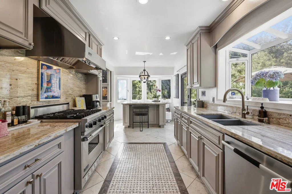 Photo of 2300 Benedict Canyon Drive