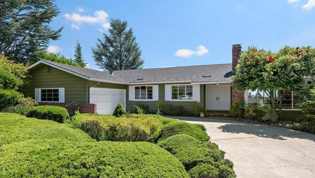 Photo of 3595 Oakes Drive