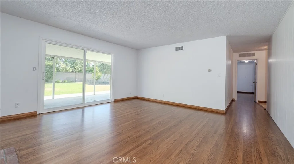 Photo of 3156 W Teranimar