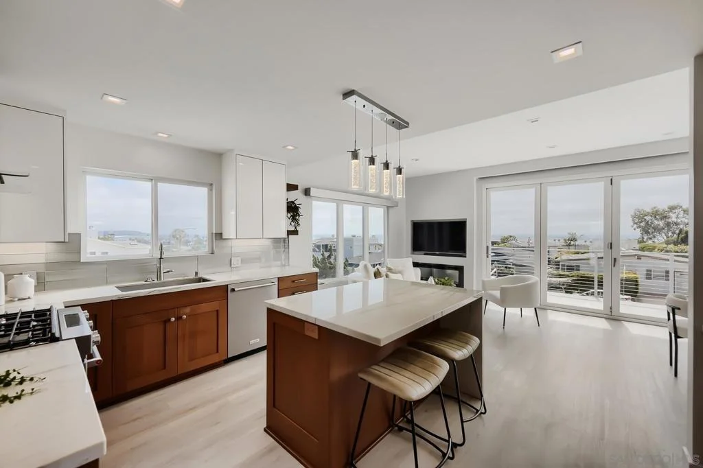 Photo of 5379 La Jolla Mesa