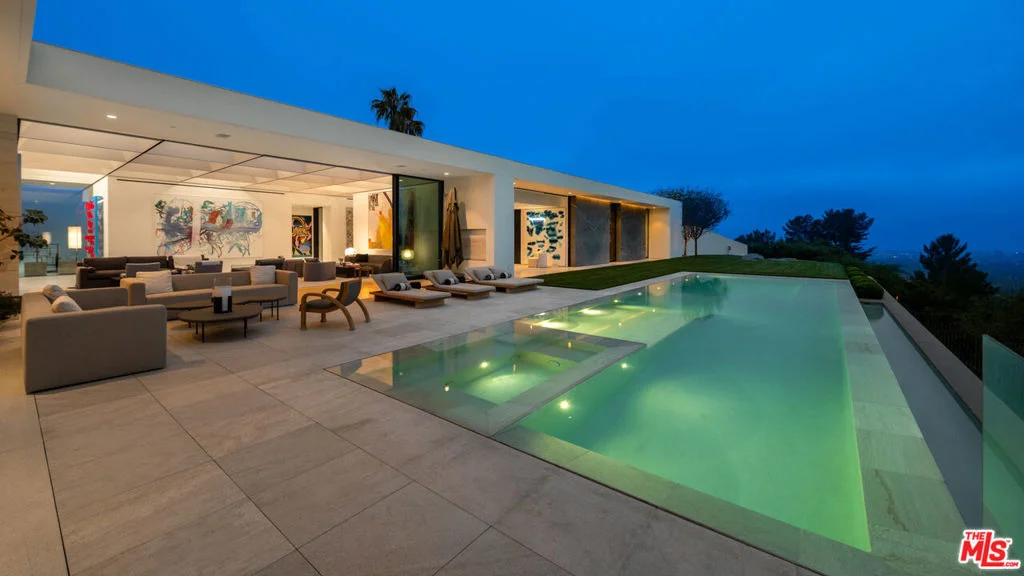 Photo of 9265 Robin Drive
