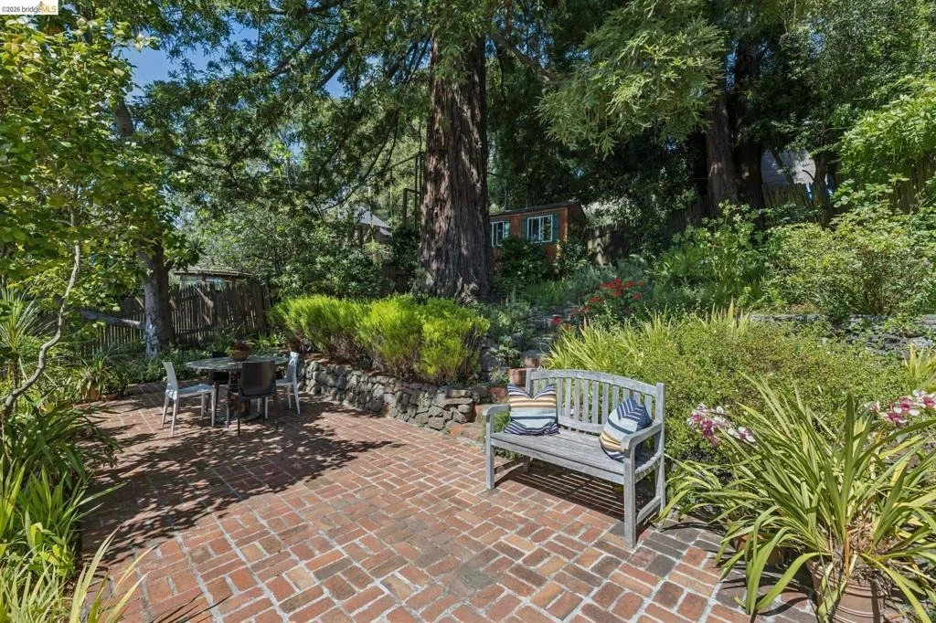 Photo of 8 Mosswood Rd