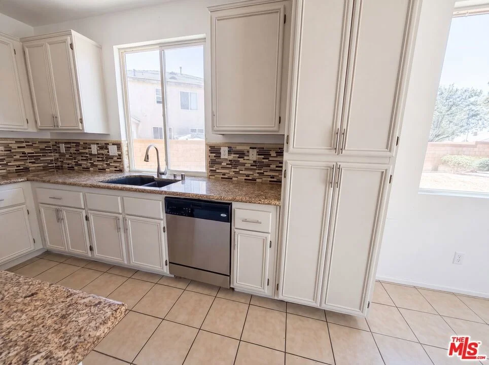 Photo of 3147 W Lingard Street
