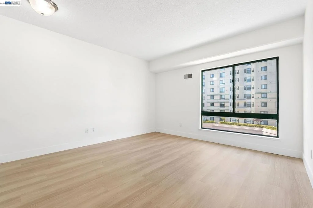 Photo of Unit 546 at 989 Webster Street