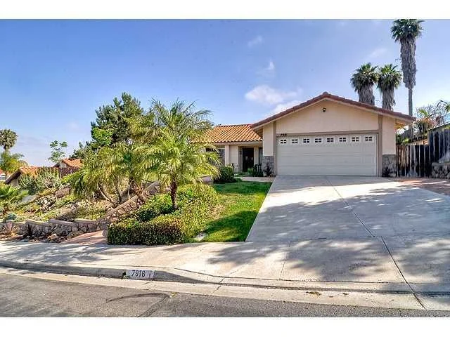 Photo of 7916 Avenida Diestro