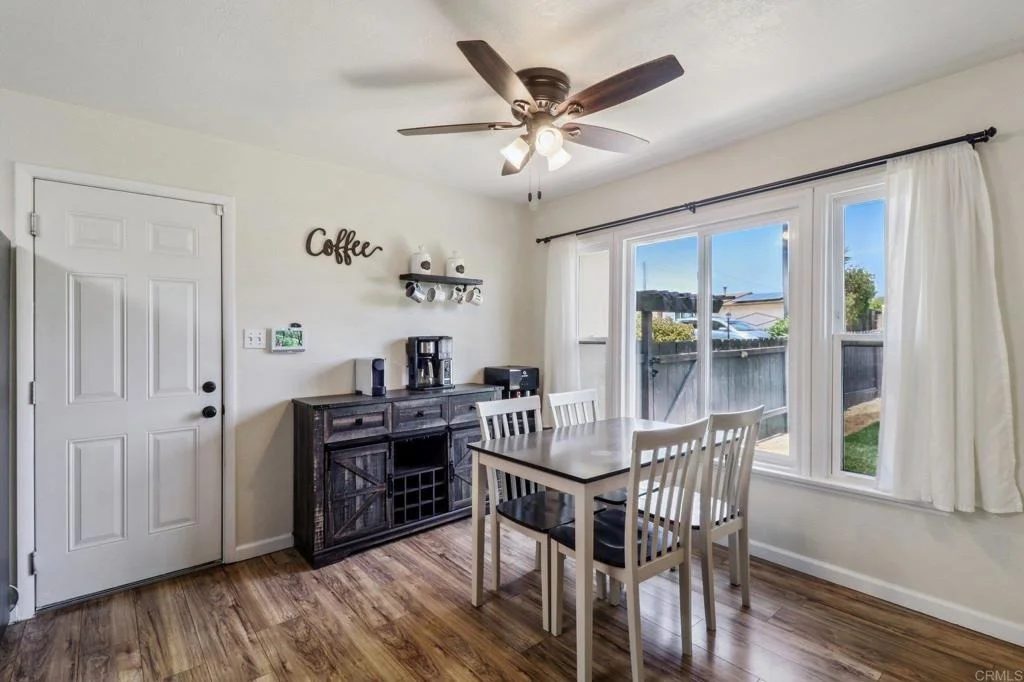 Photo of 915 Crest View Dr