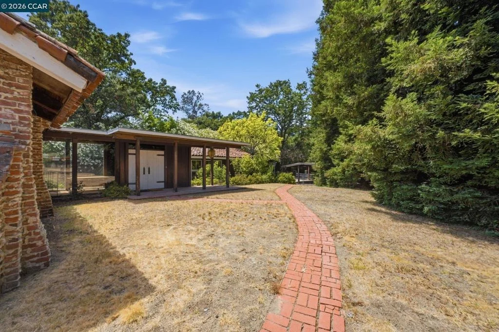 Photo of 2339 Tice Valley Blvd