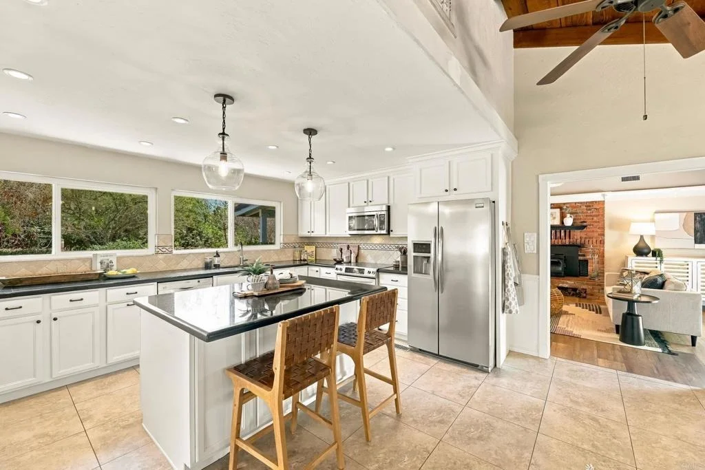 Photo of 919 Valley Dr