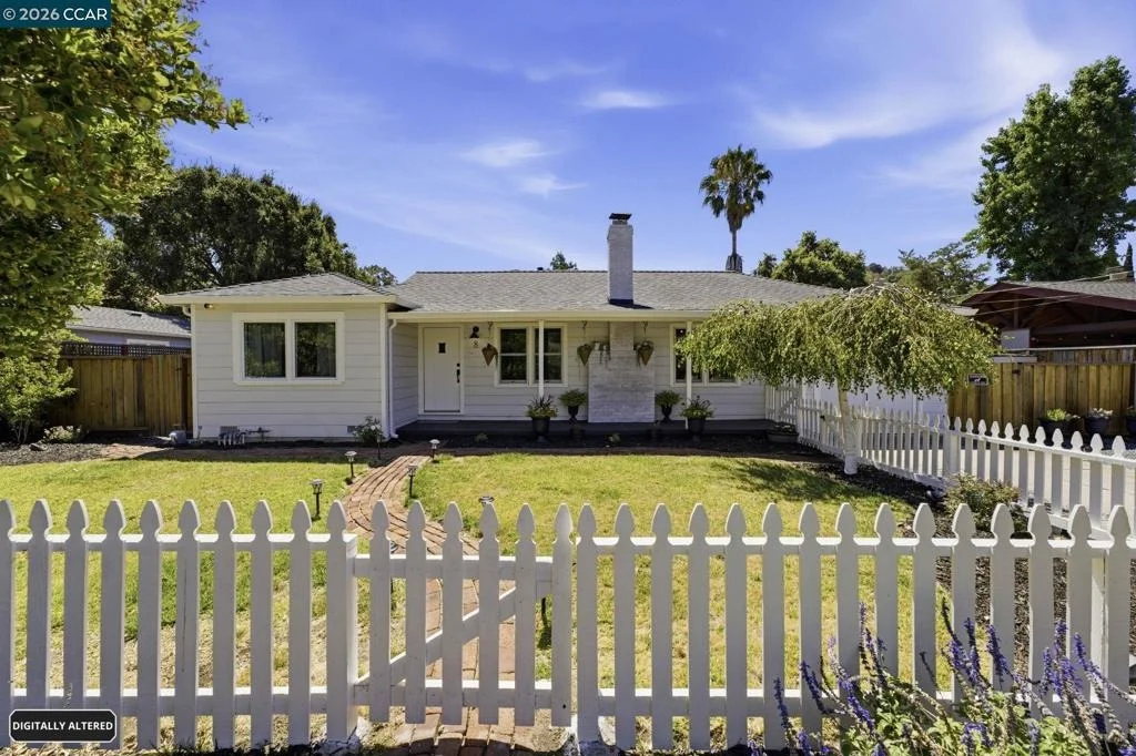 Photo of 8 Lander Dr