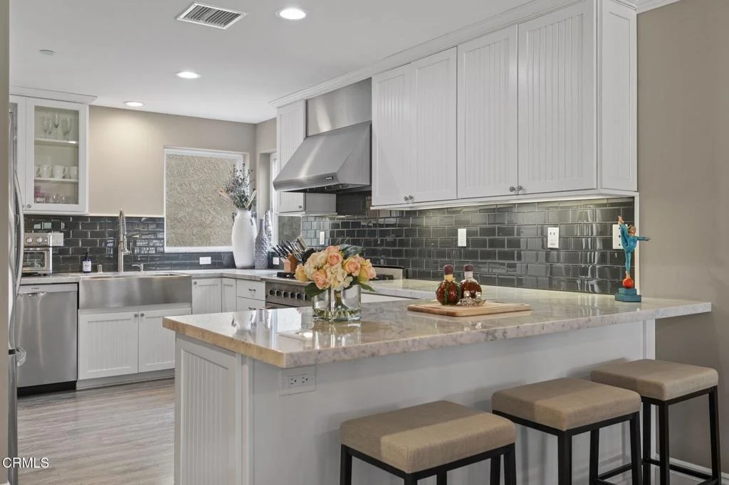 Photo of 104 La Brea Street