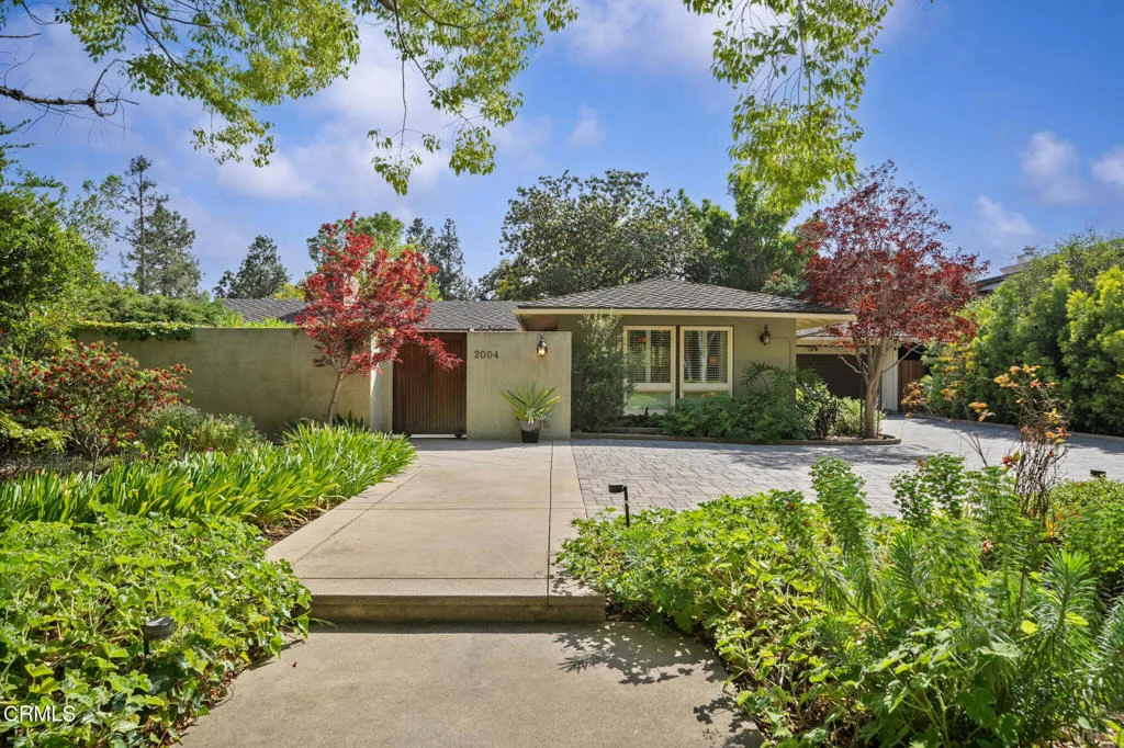 Photo of 2004 Glenview Terrace