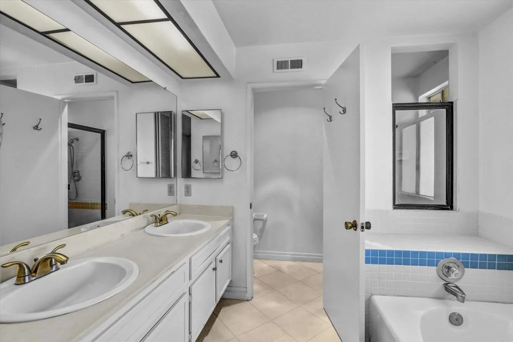 Photo of 683 Rue Avallon