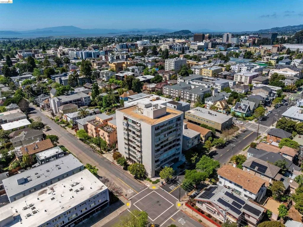Photo of Unit 5F at 2550 Dana St
