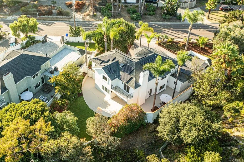 Photo of 2399 Ivy Road