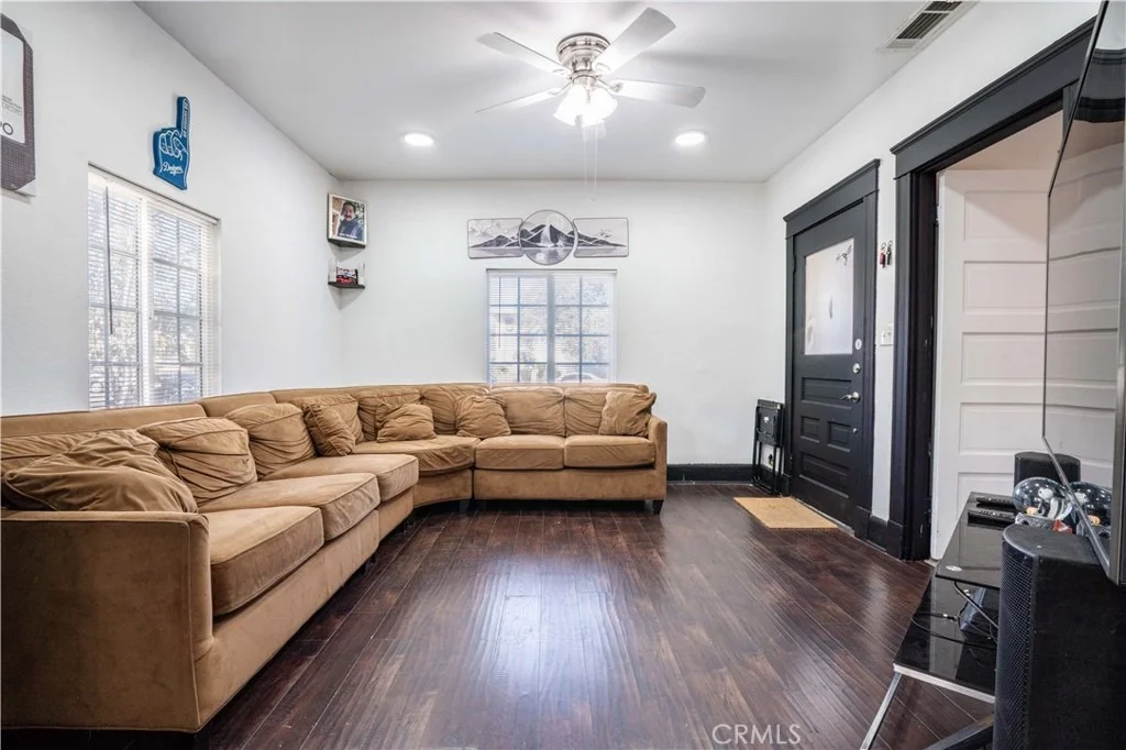 Photo of 730 W 9th