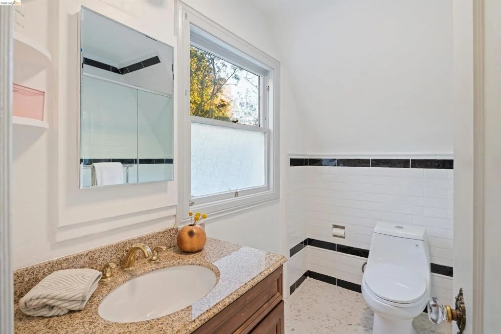 Photo of 1101 Amador Ave