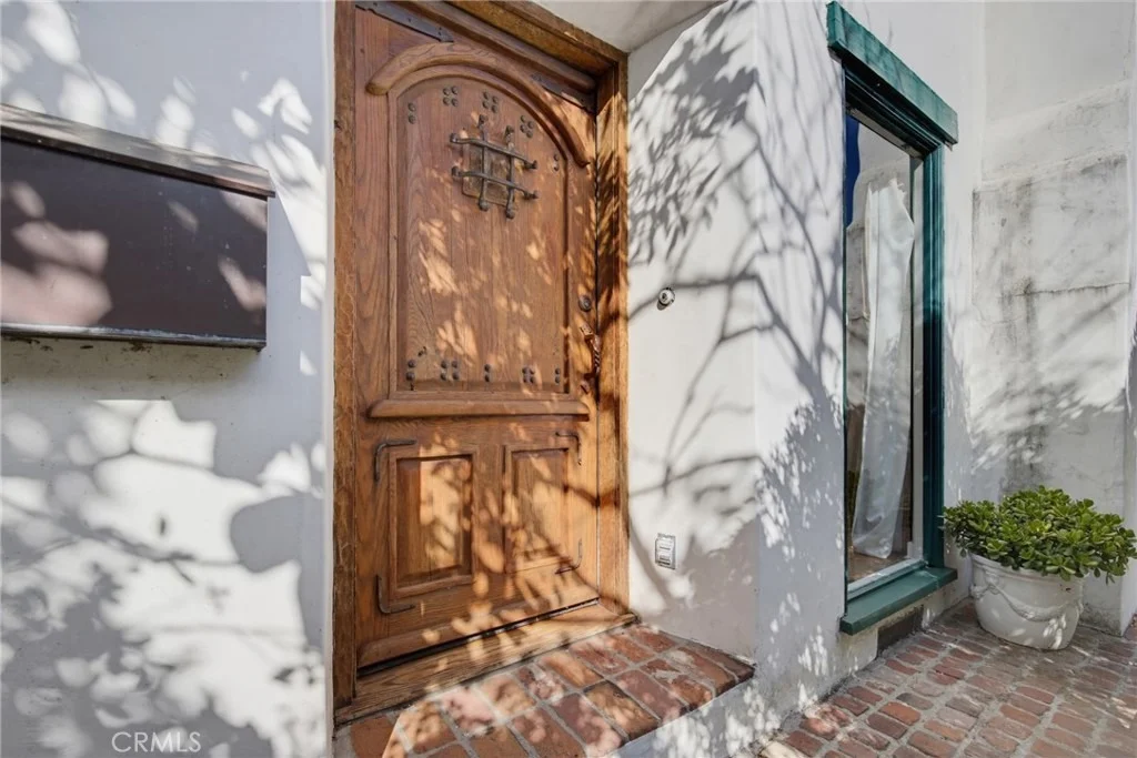 Photo of 2243 Cloverfield Boulevard