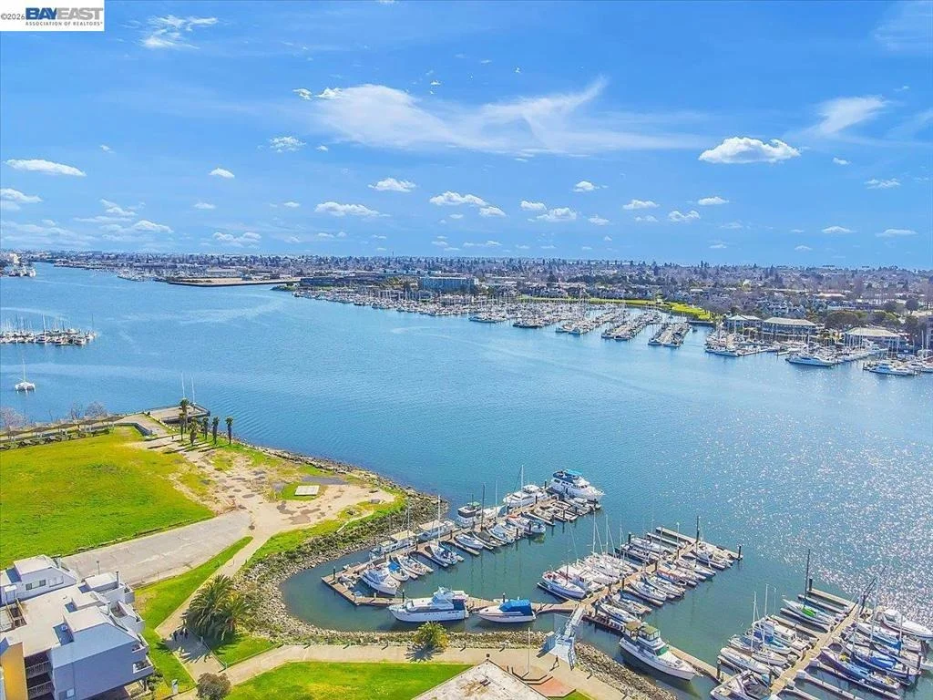 Photo of Unit 312 at 7 Embarcadero