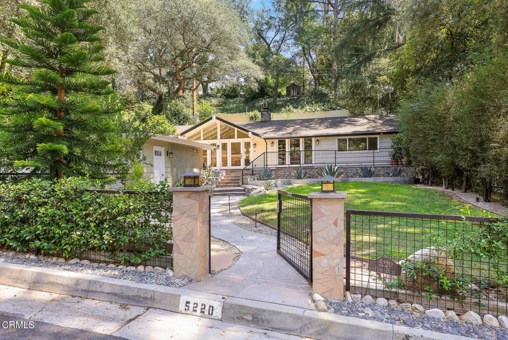 Photo of 5220 Palm Drive