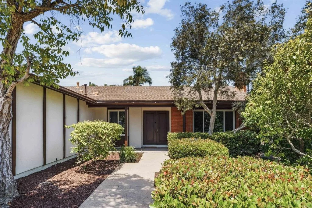 Photo of 818 Crest Drive