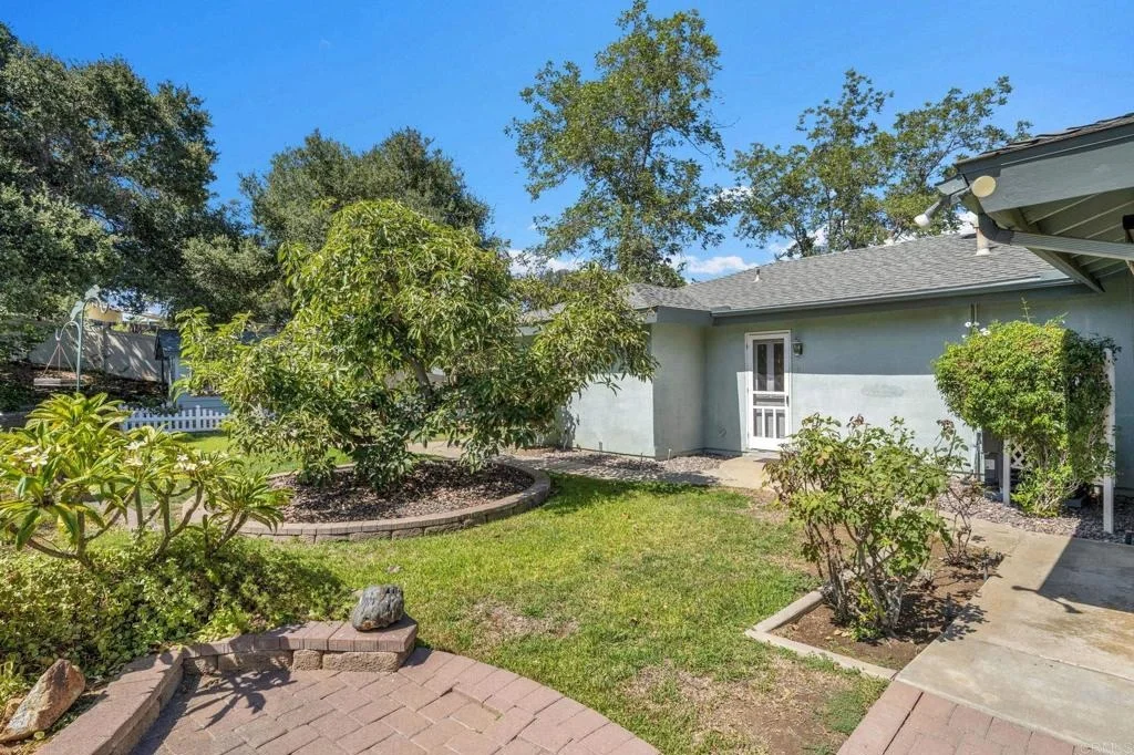 Photo of 1752 Grove Road