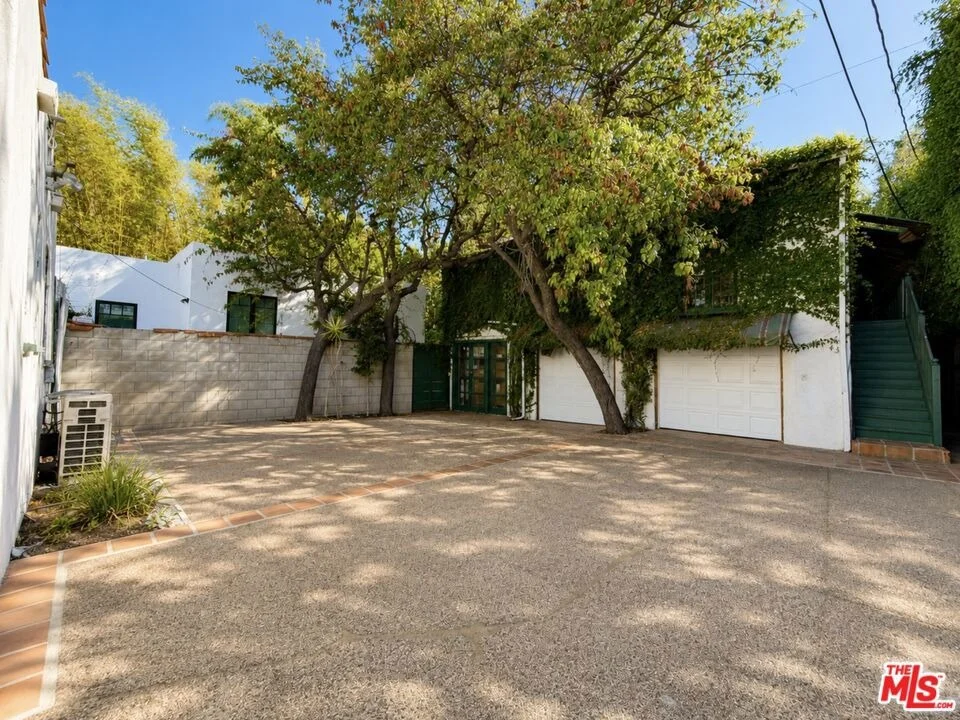 Photo of 431 Westmount Drive