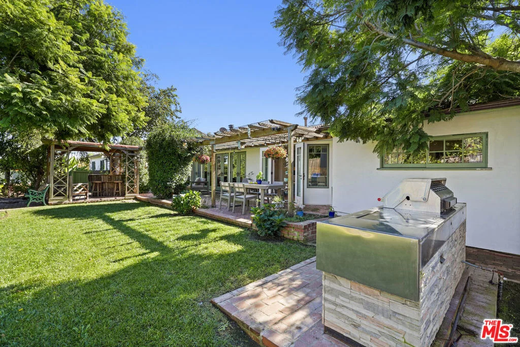Photo of 6052 Merritt Drive