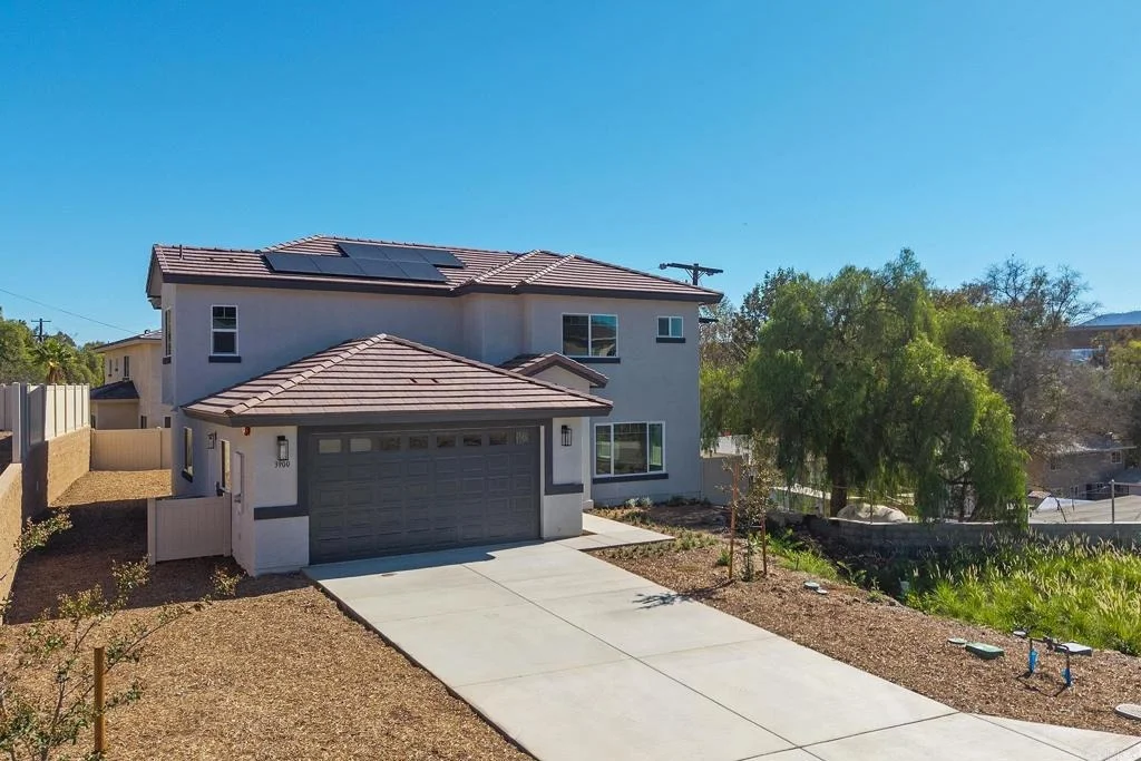 Photo of 3900 Rojo Tierra