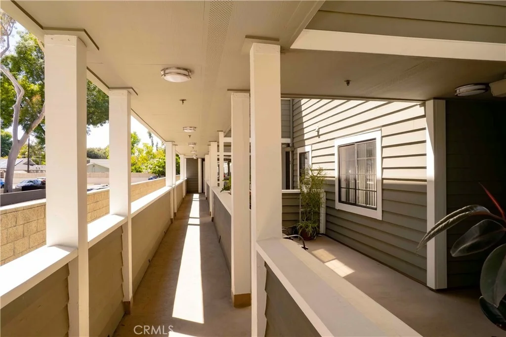 Photo of Unit 8 at 6545 Reseda Boulevard