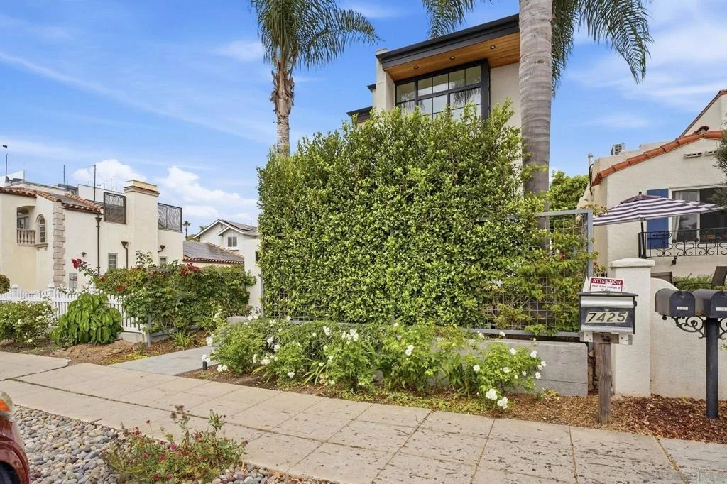 Photo of 7429 Draper Ave