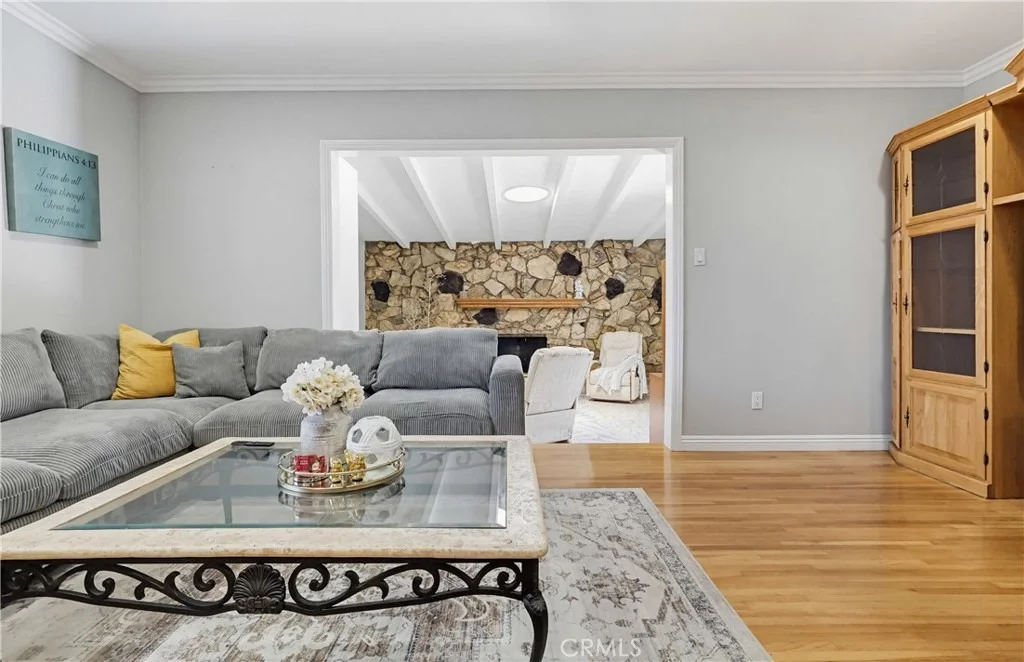 Photo of 555 W Shadwell