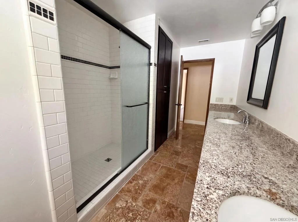 Photo of 17883 Sintonte
