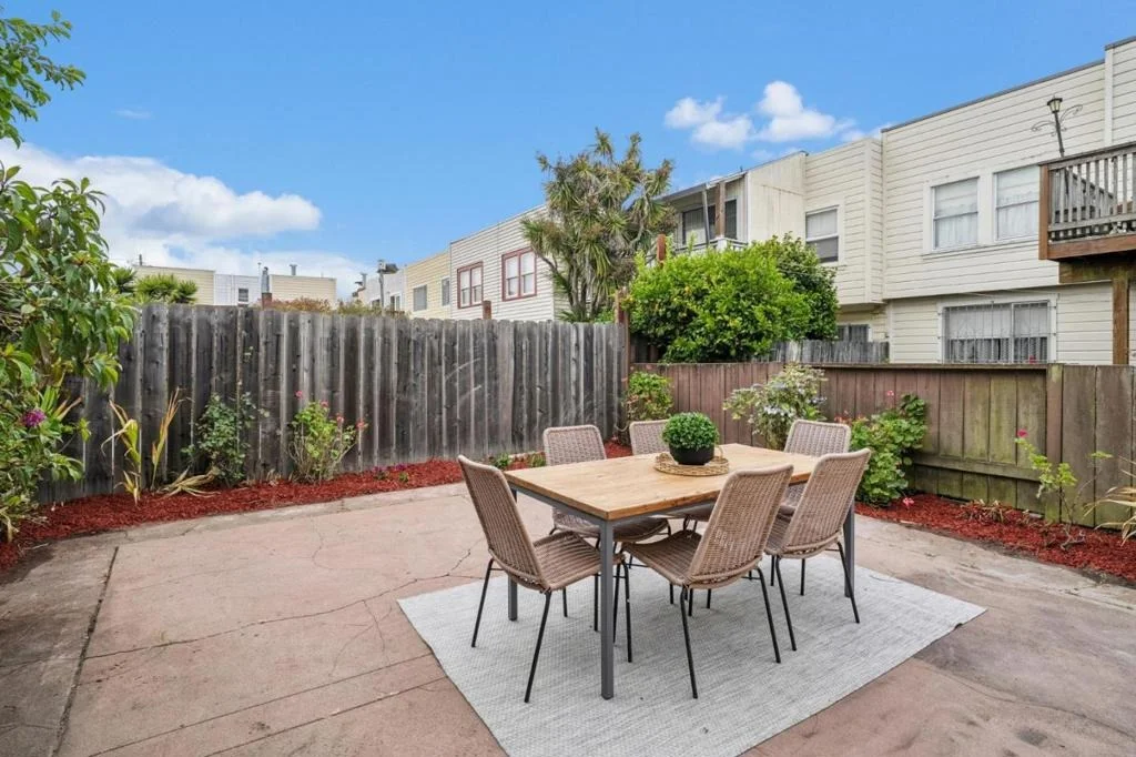 Photo of 825 Amazon Avenue
