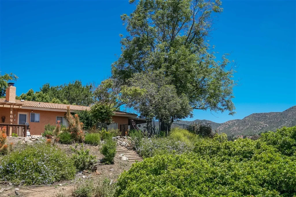 Photo of 3235 Loma Vista Dr