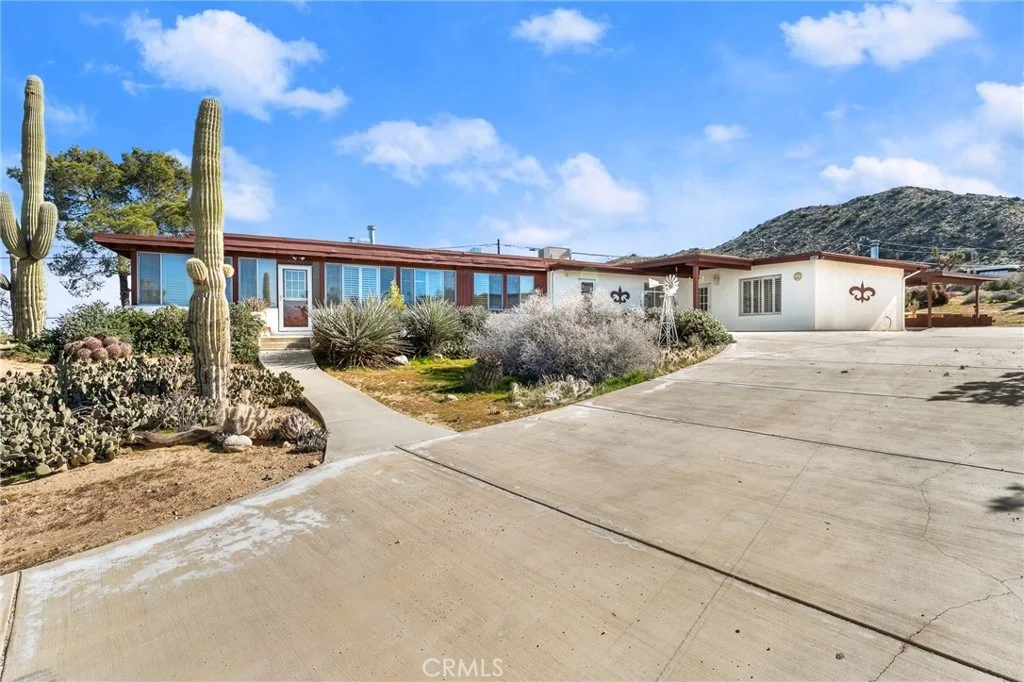 Photo of 55689 Highland