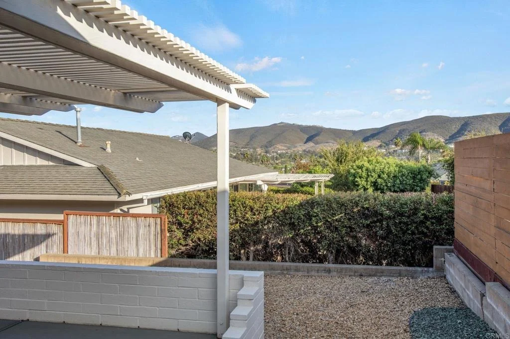 Photo of 959 La Tierra Drive